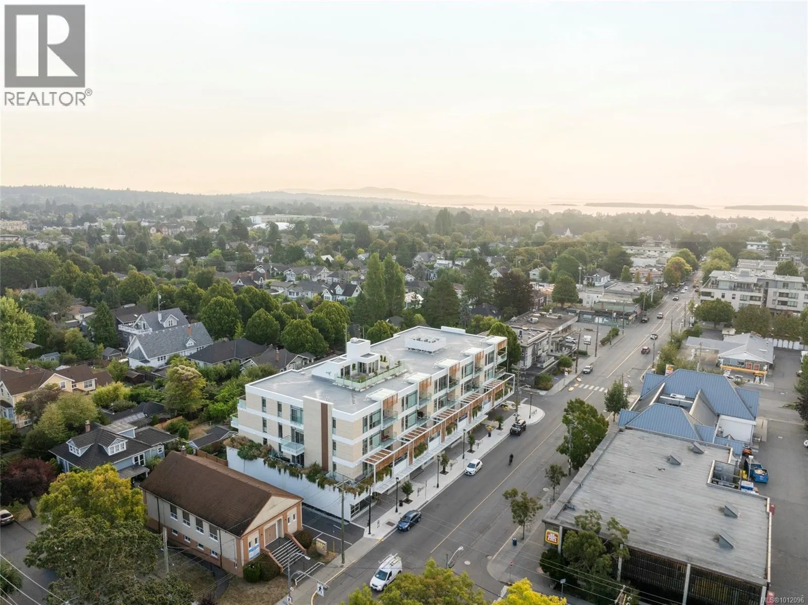 301 1916 Oak Bay Ave