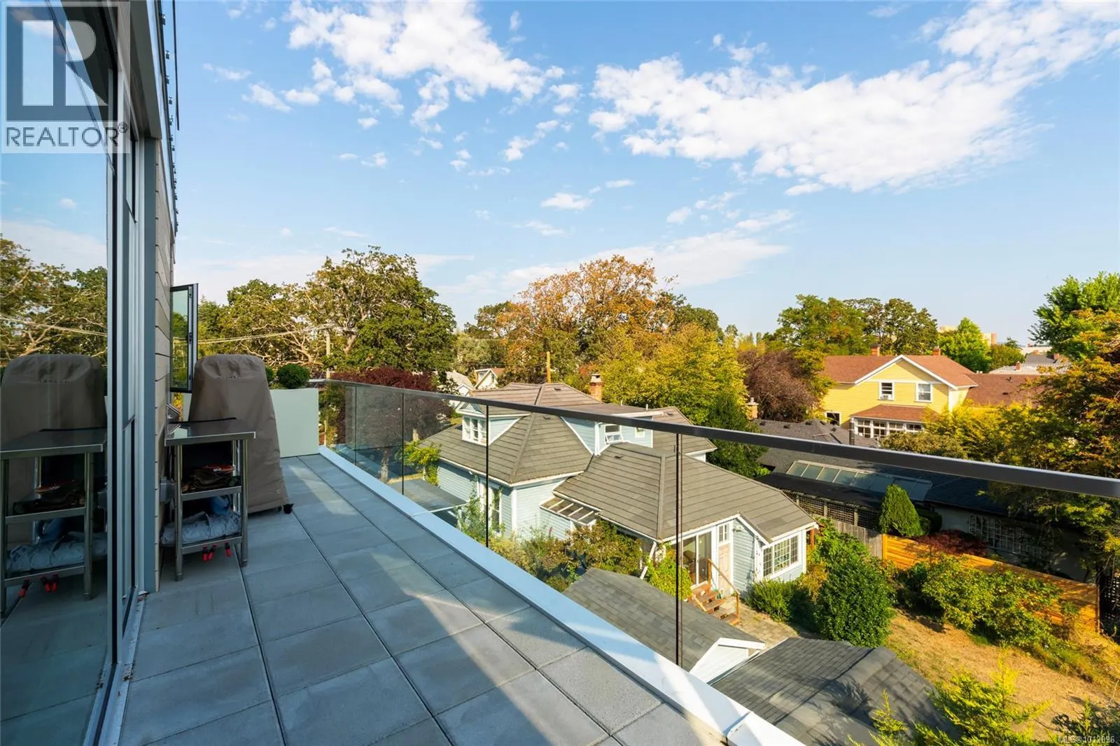 301 1916 Oak Bay Ave