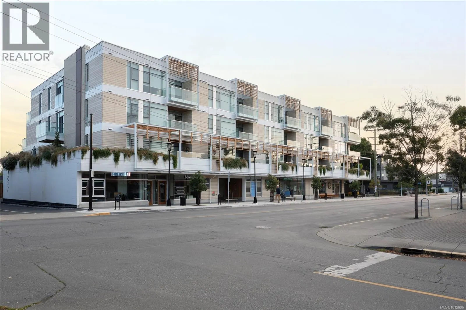 301 1916 Oak Bay Ave