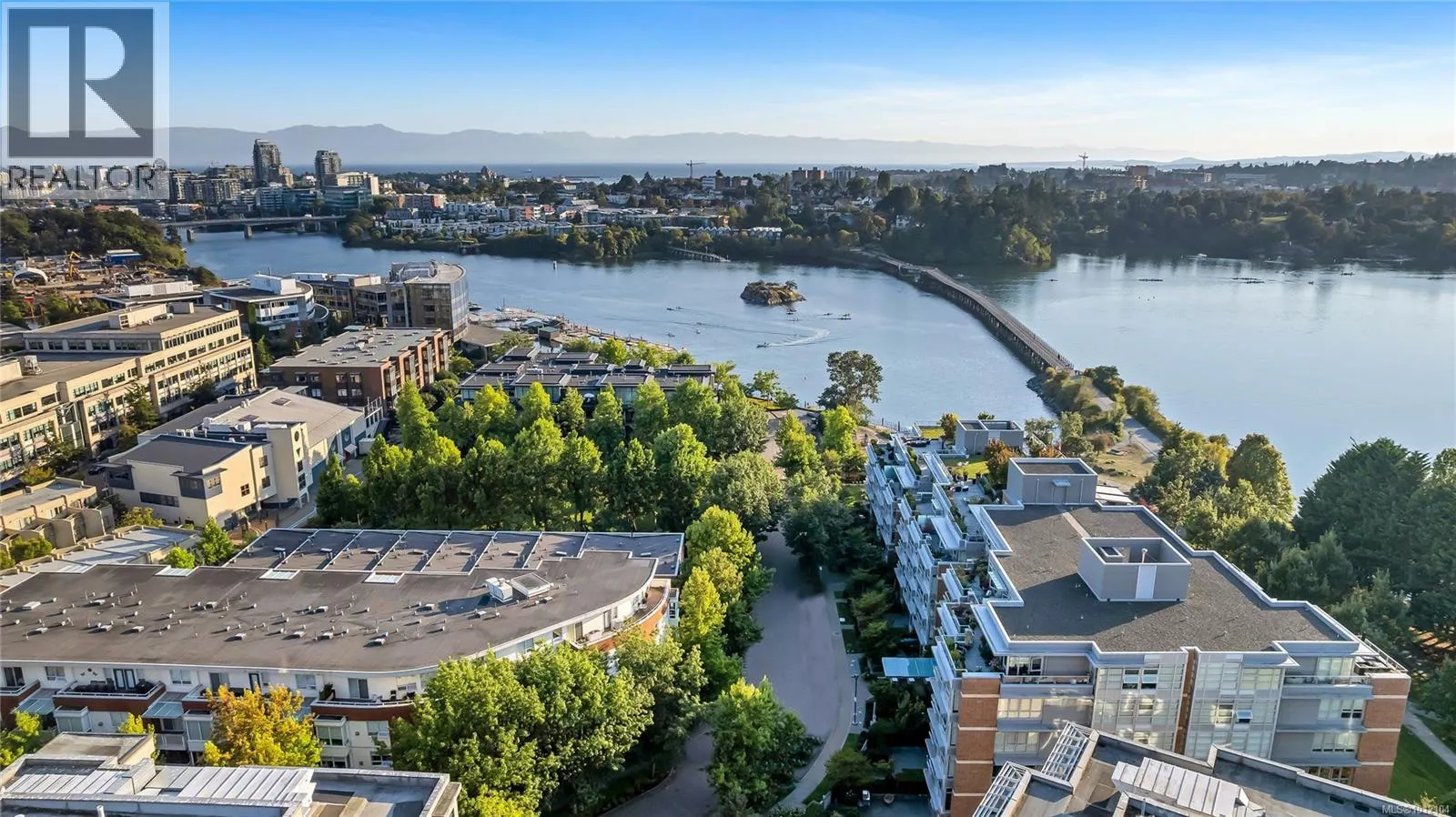 404 380 Waterfront Cres