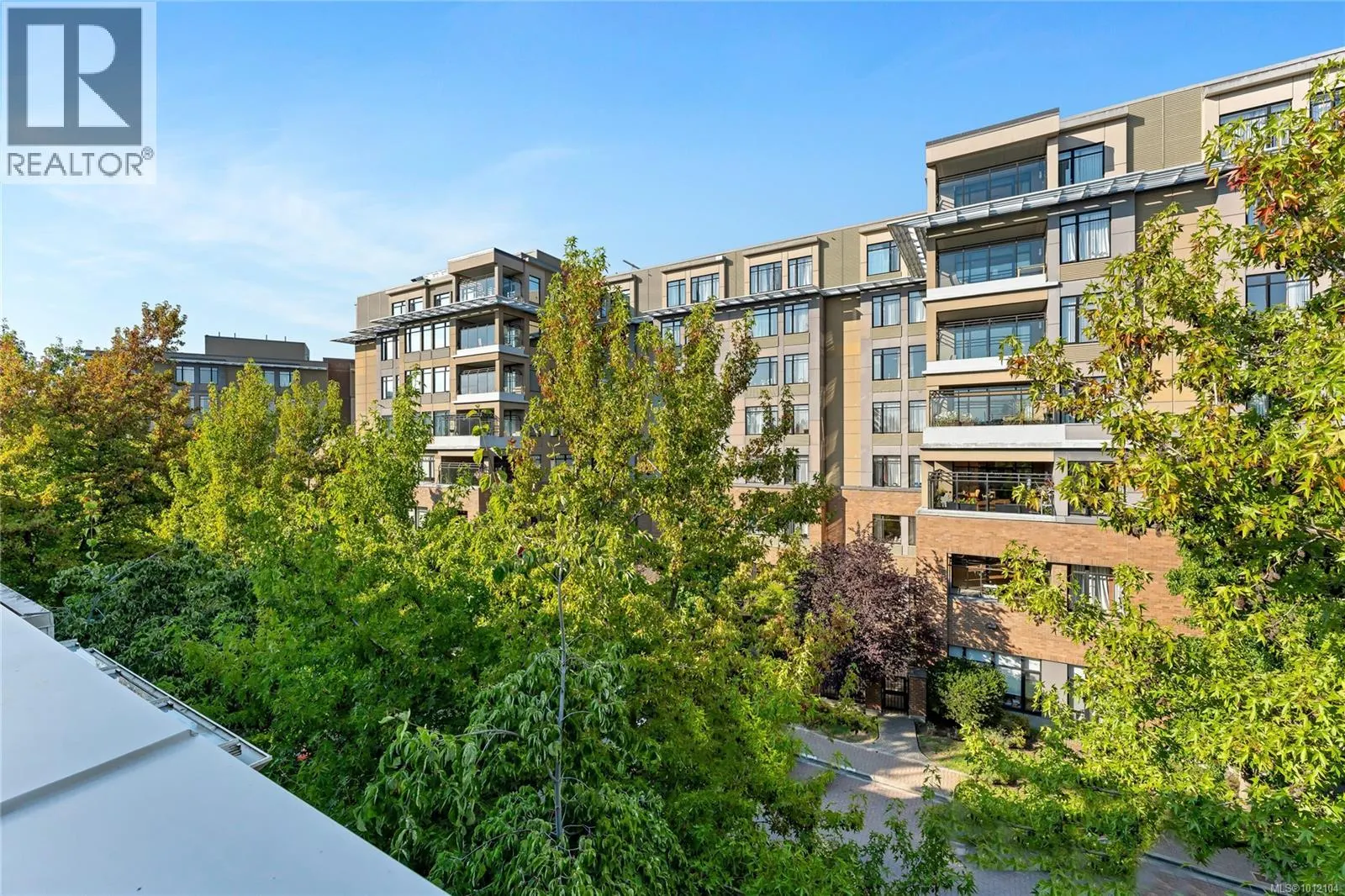 404 380 Waterfront Cres