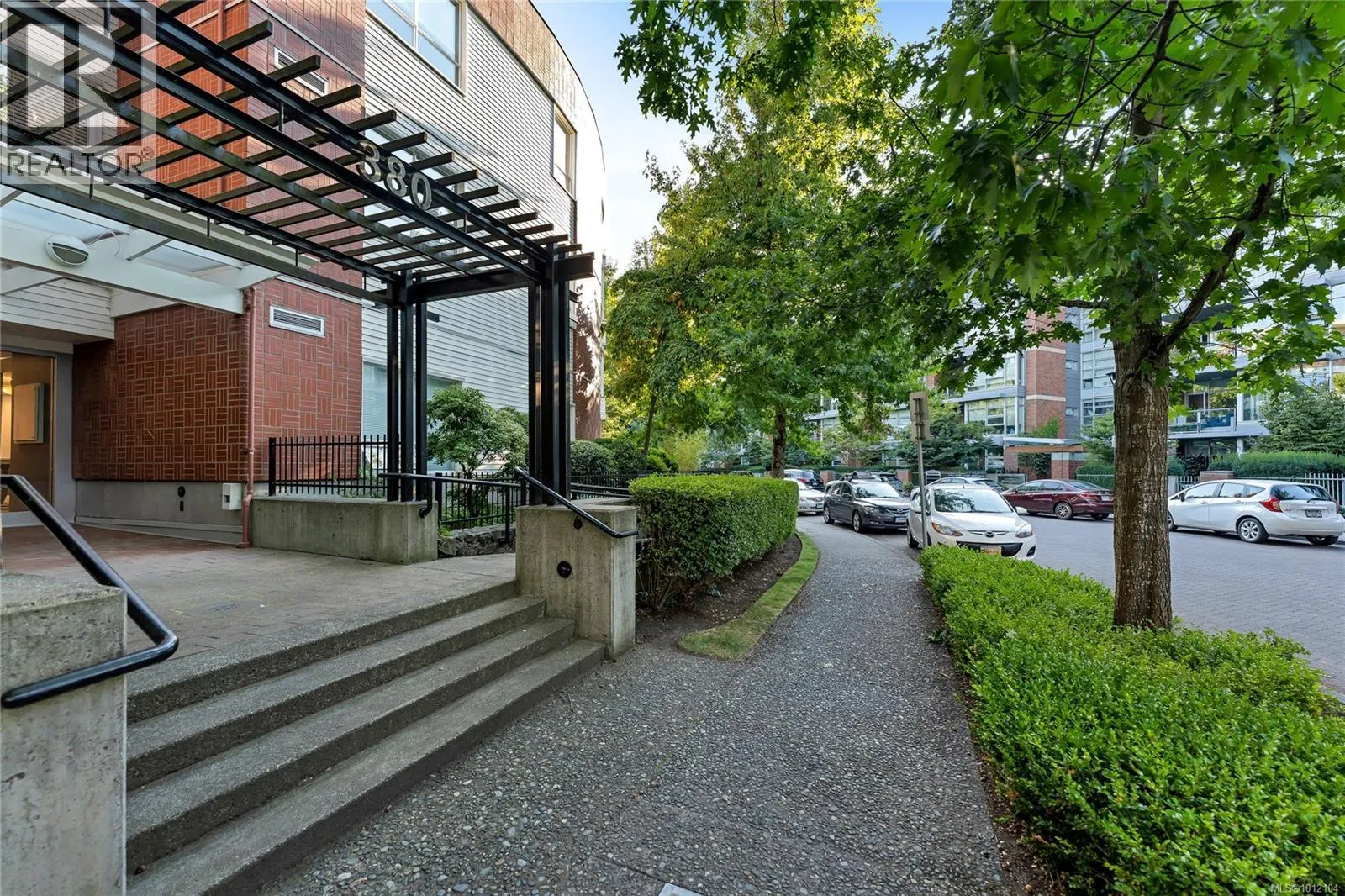 404 380 Waterfront Cres