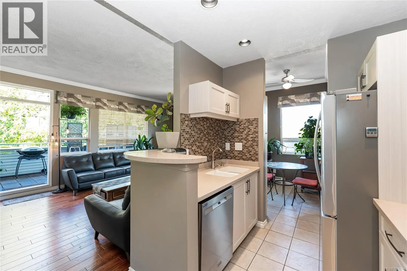 404 380 Waterfront Cres