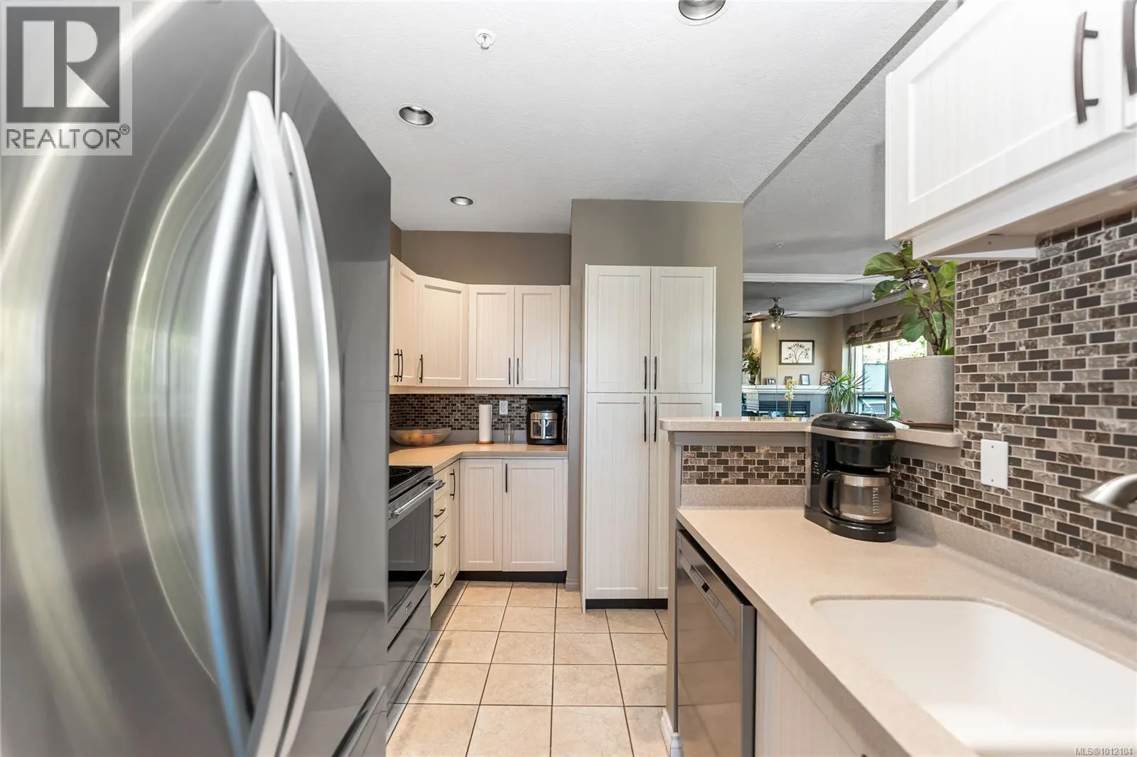 404 380 Waterfront Cres