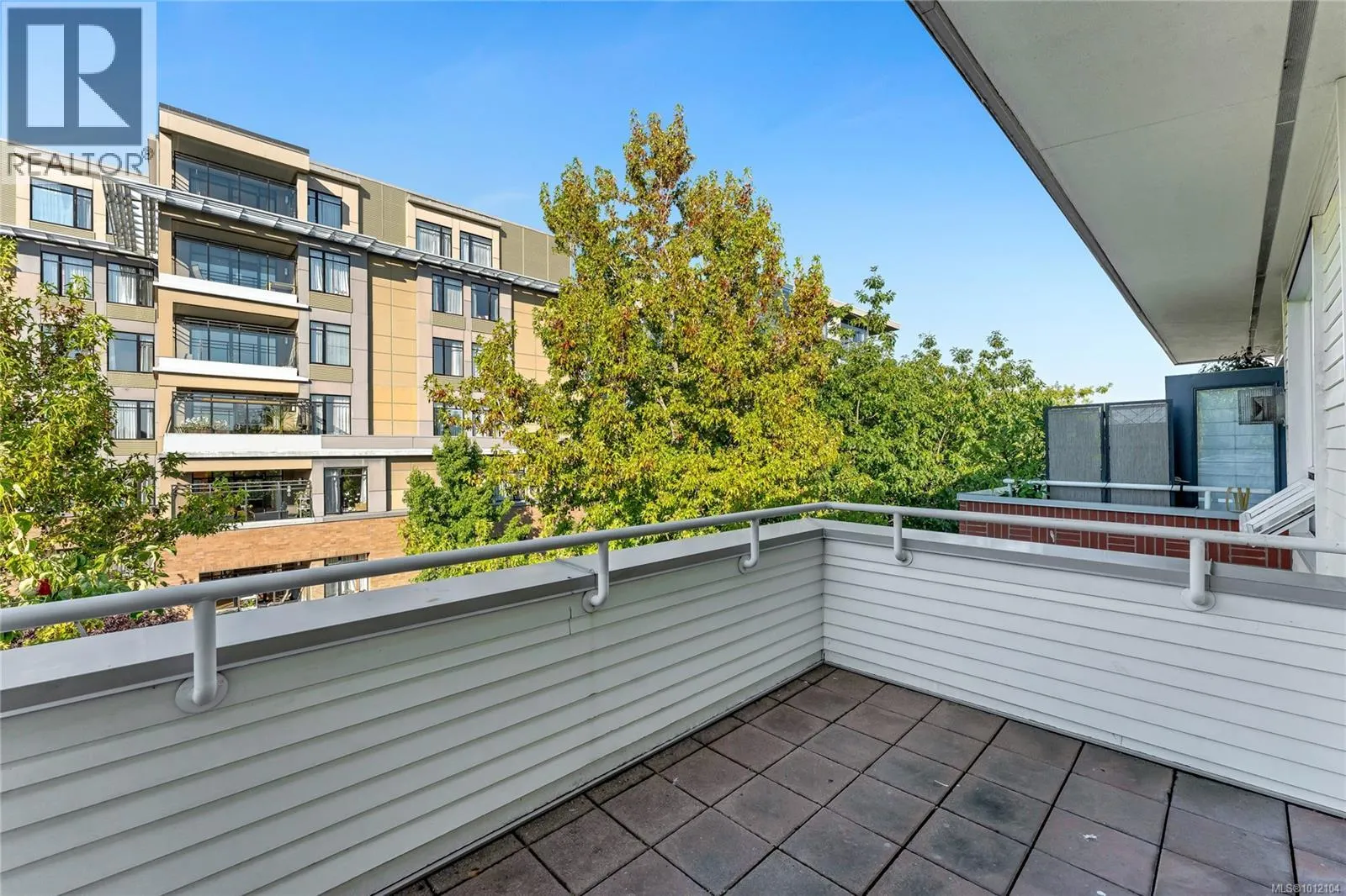 404 380 Waterfront Cres