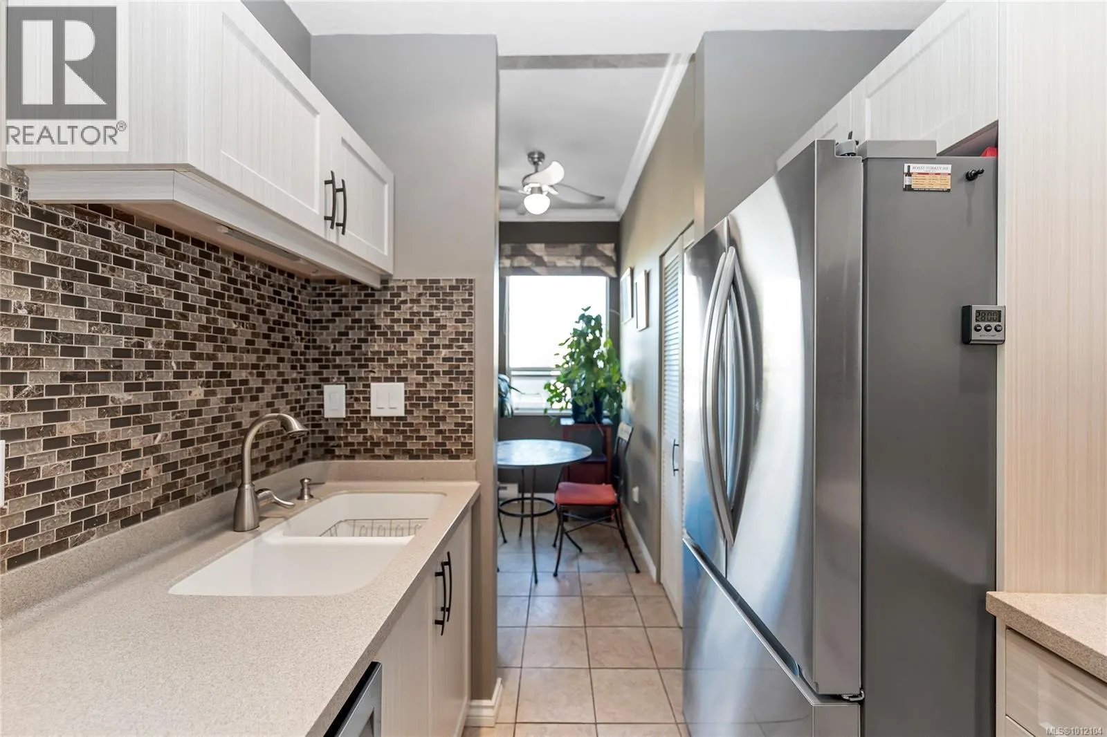 404 380 Waterfront Cres