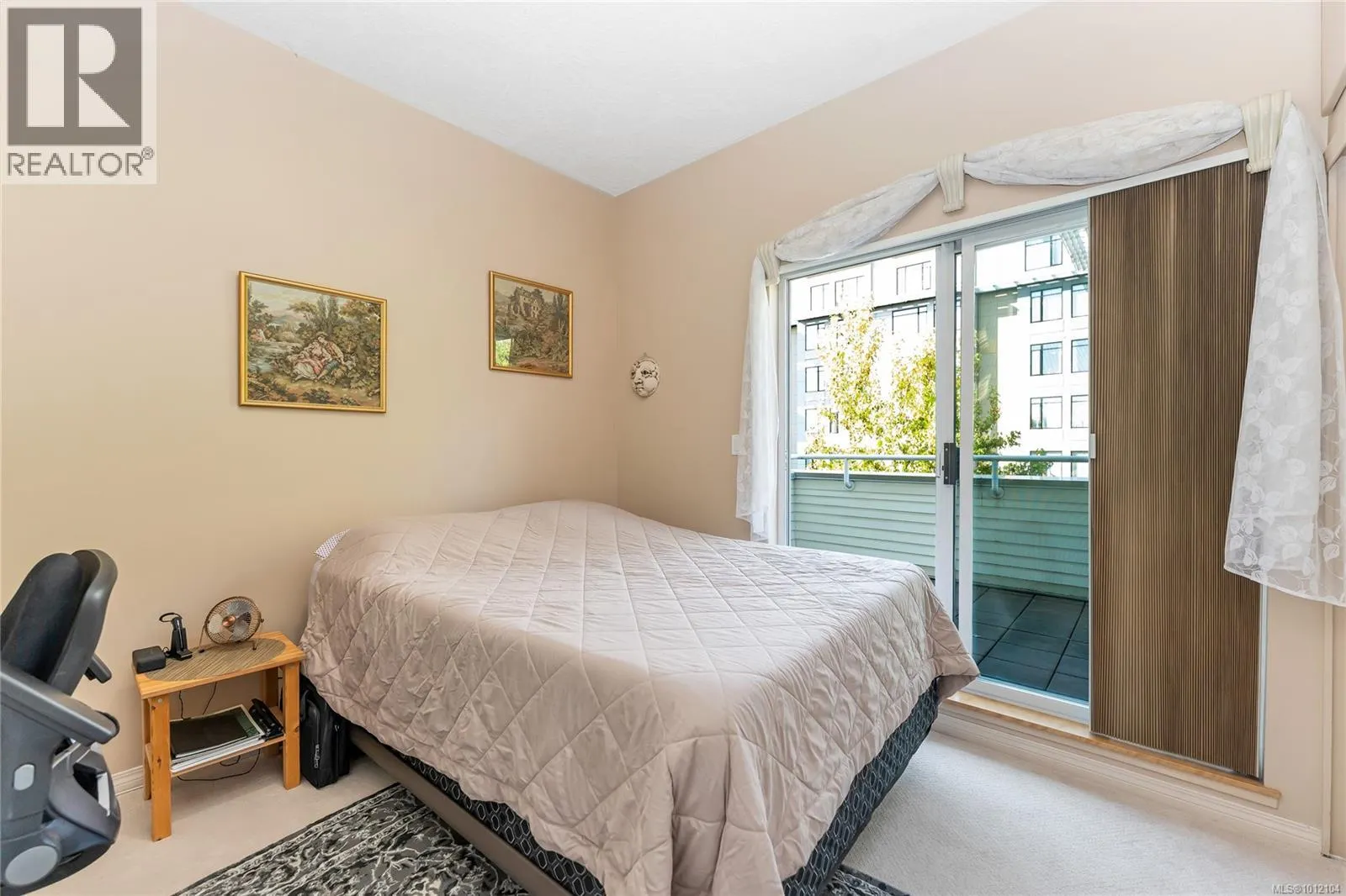 404 380 Waterfront Cres