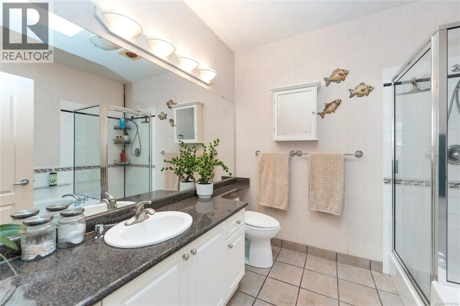 404 380 Waterfront Cres