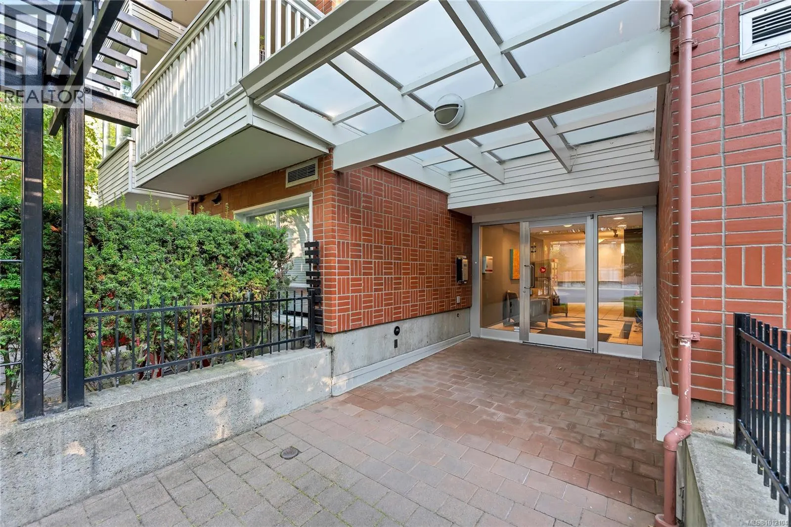 404 380 Waterfront Cres