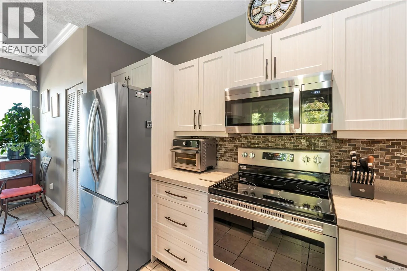 404 380 Waterfront Cres