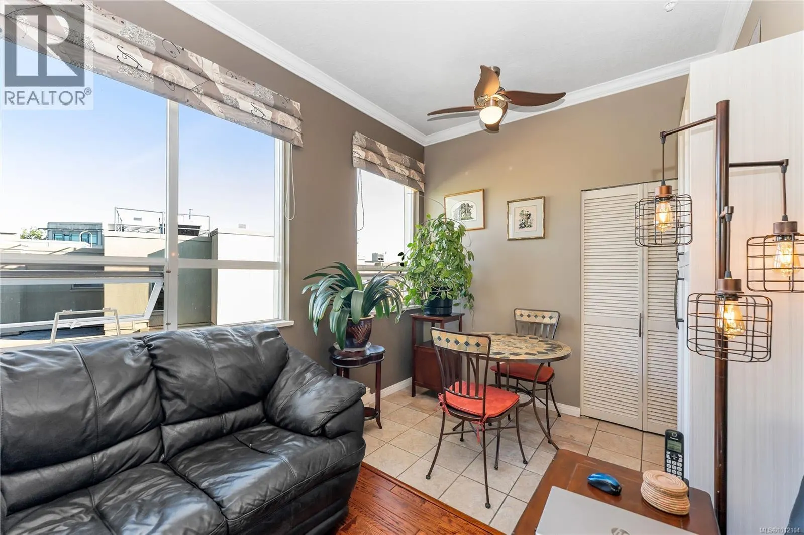404 380 Waterfront Cres