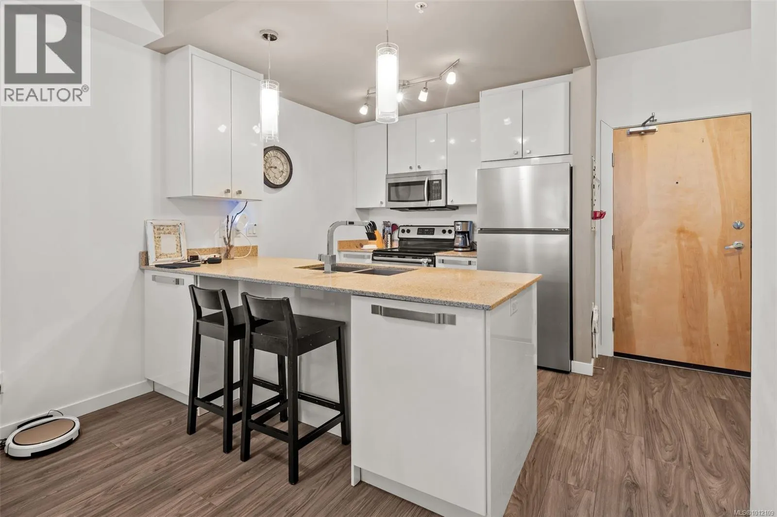 208 2871 Jacklin Rd
