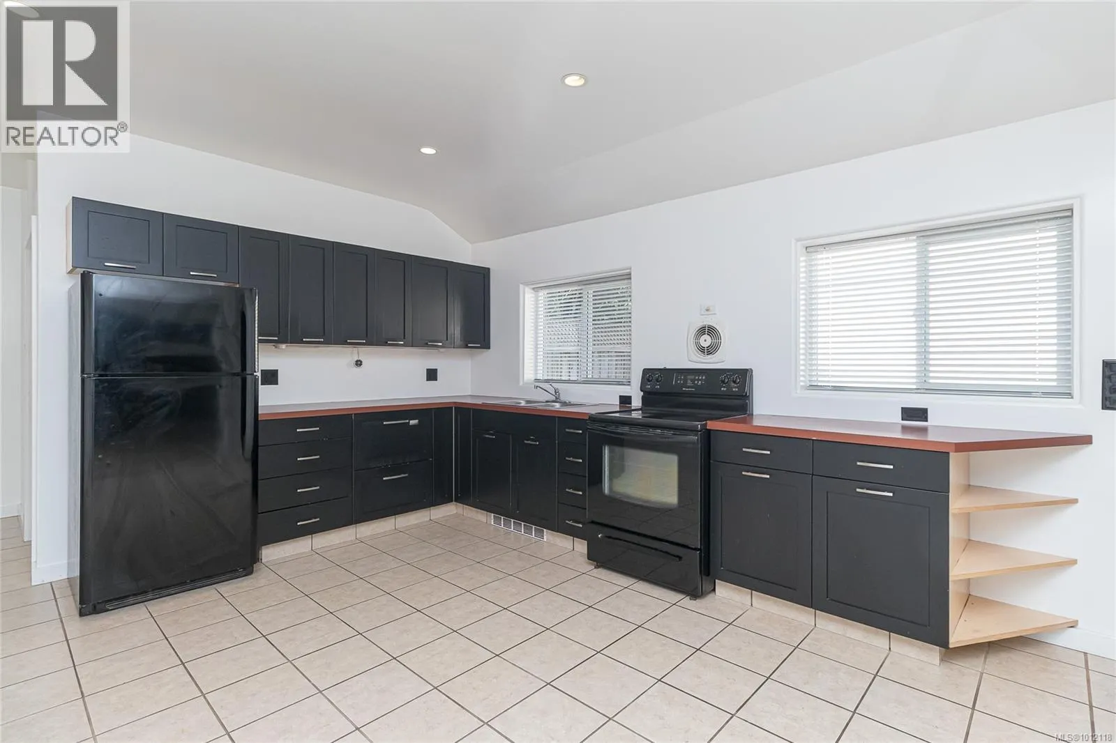 841 Viewfield Rd