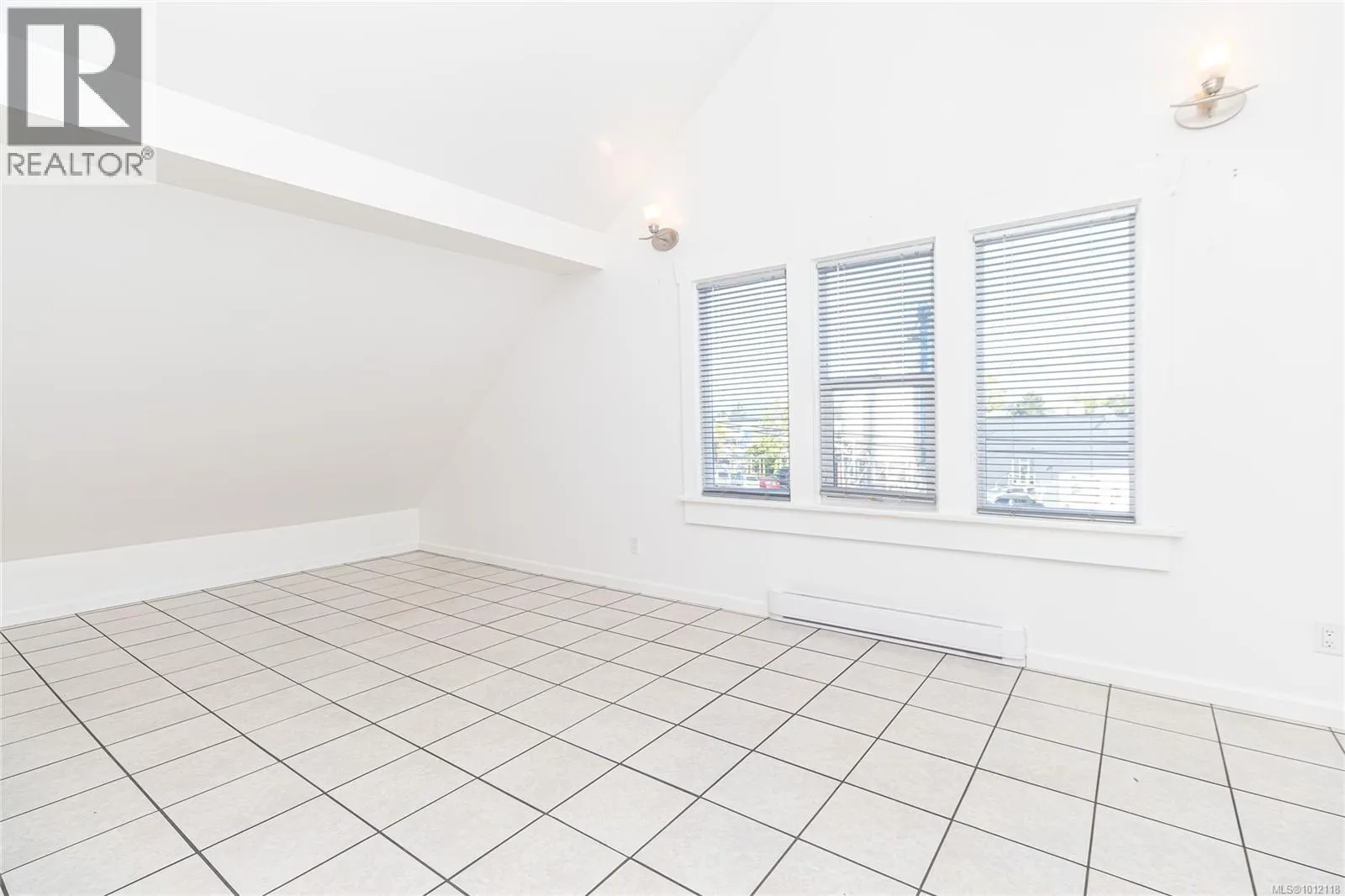 841 Viewfield Rd