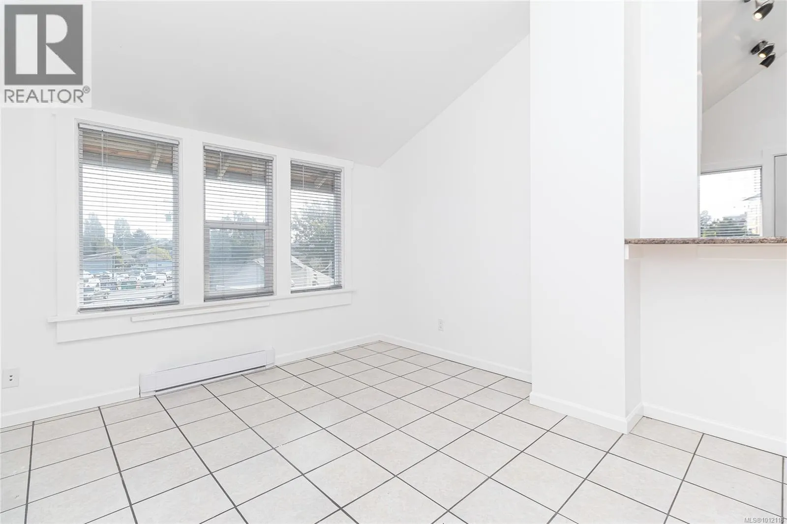 841 Viewfield Rd