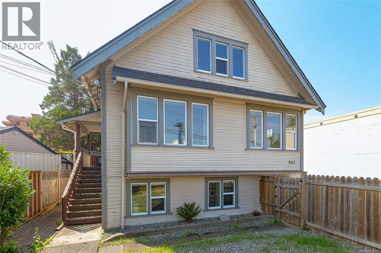 841 Viewfield Rd