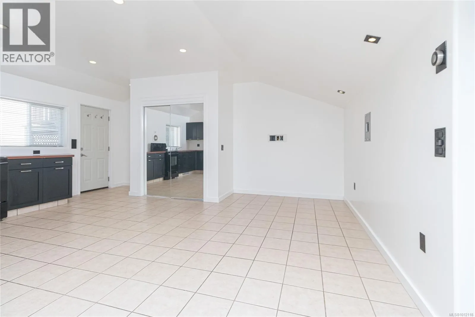 841 Viewfield Rd