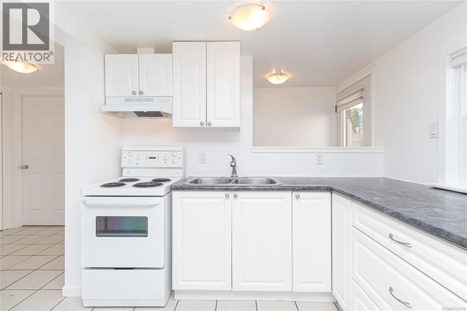 841 Viewfield Rd