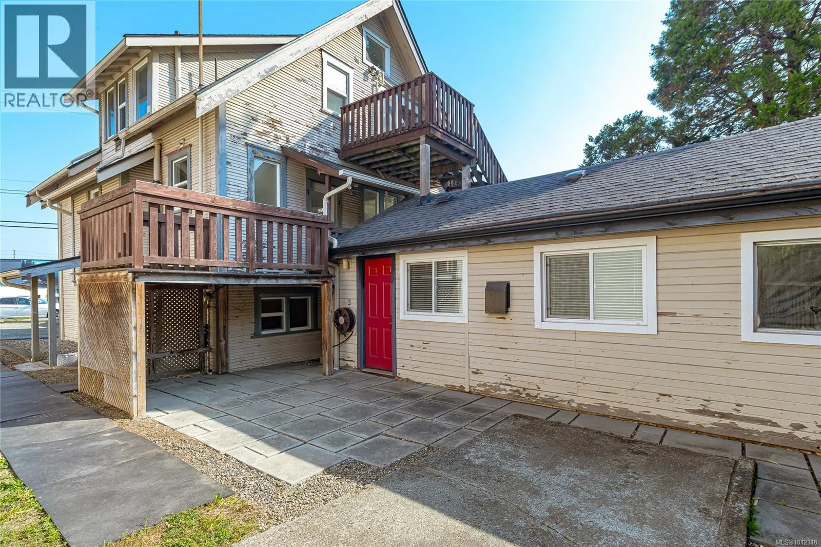 841 Viewfield Rd