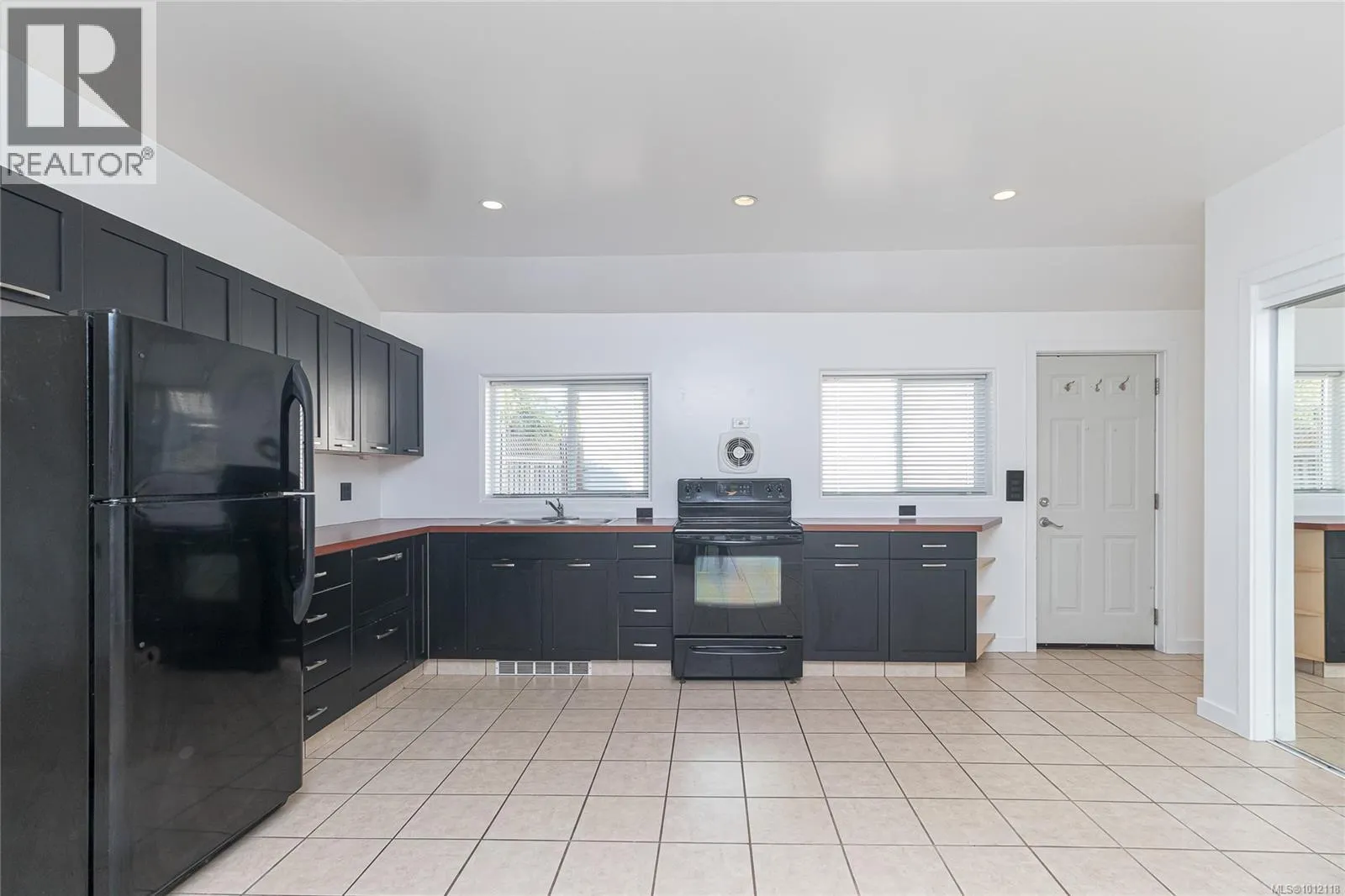 841 Viewfield Rd