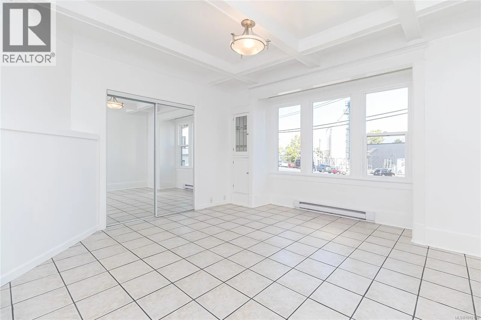 841 Viewfield Rd