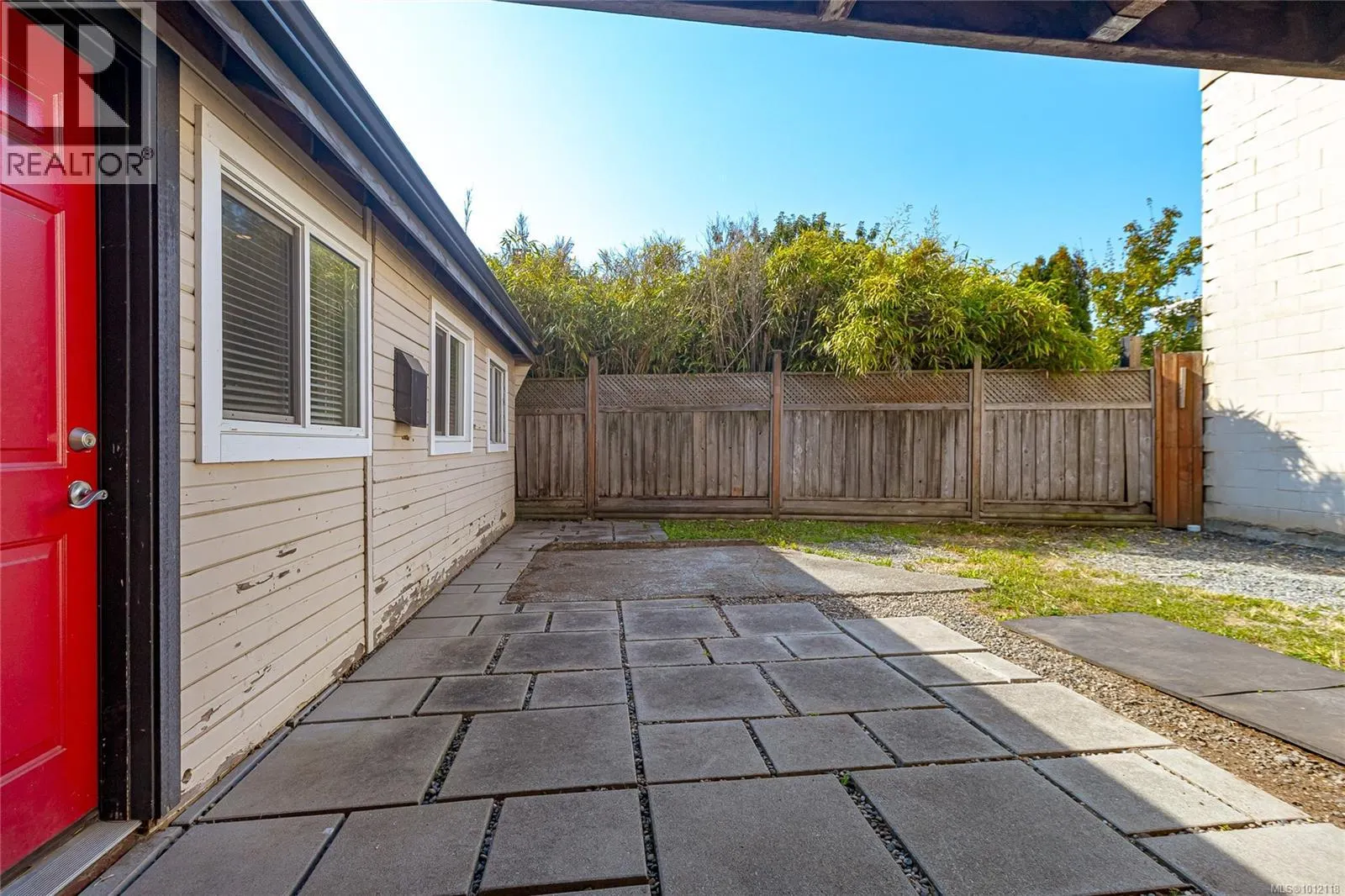 841 Viewfield Rd