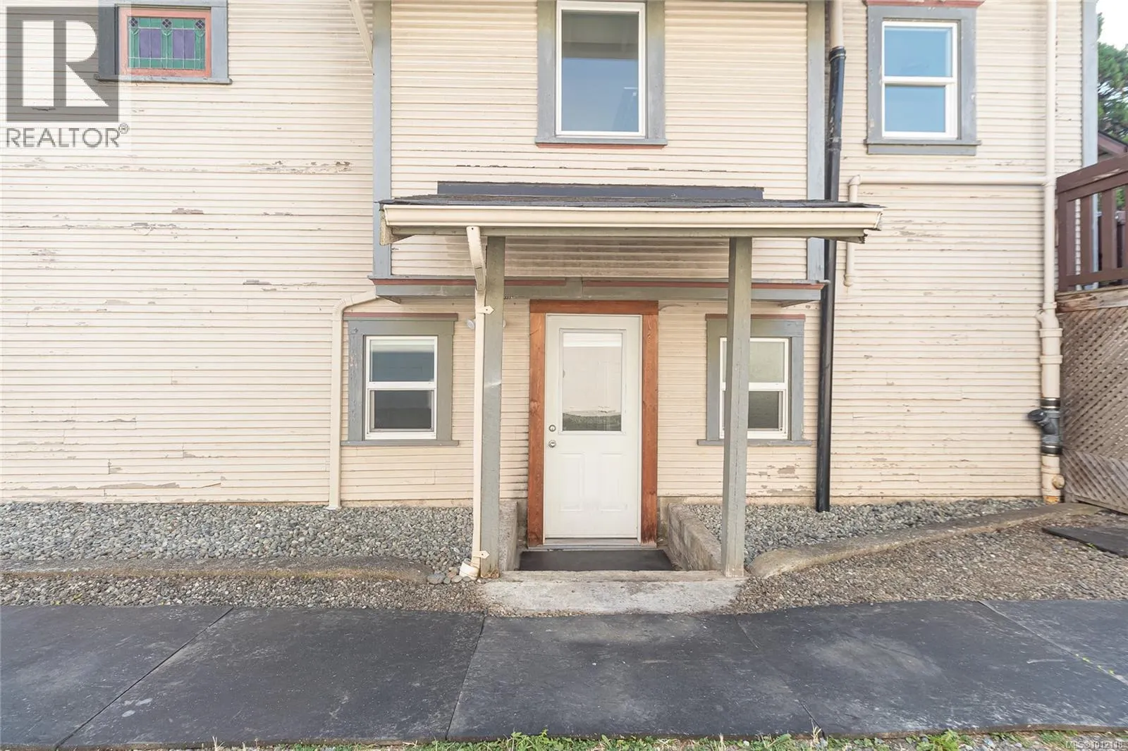 841 Viewfield Rd