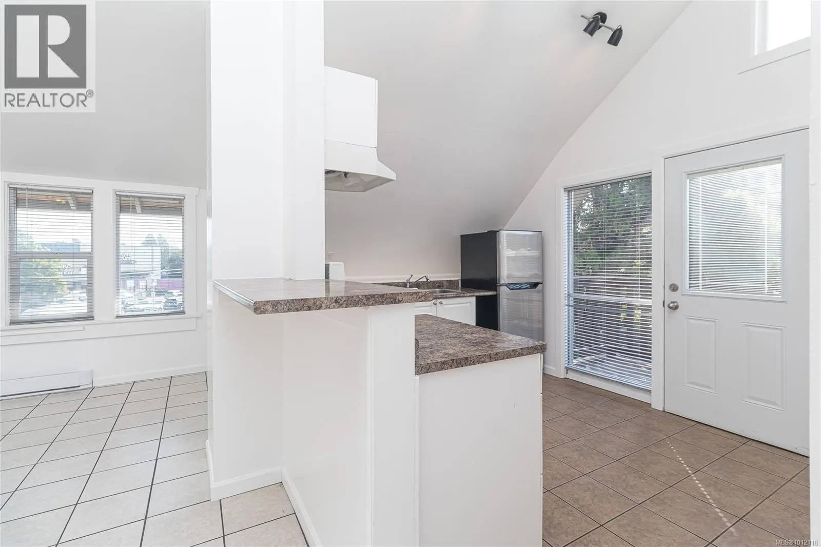 841 Viewfield Rd