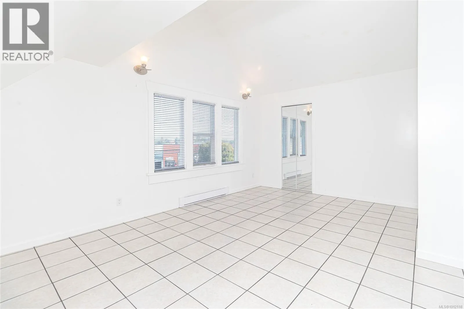 841 Viewfield Rd