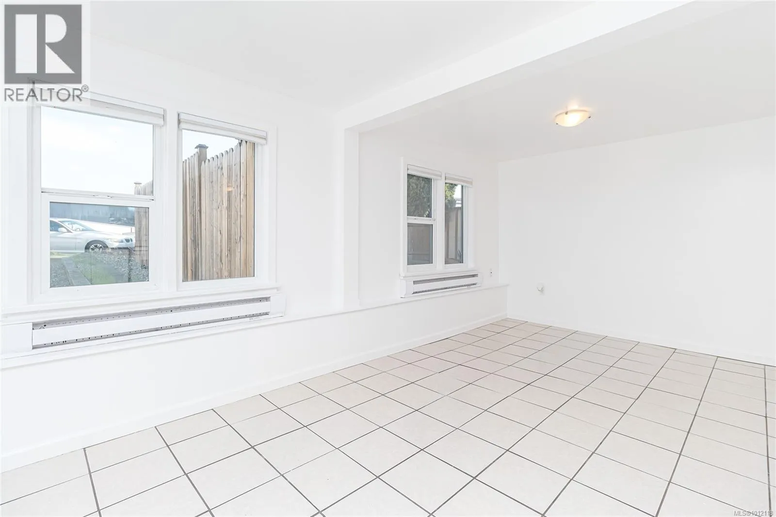 841 Viewfield Rd