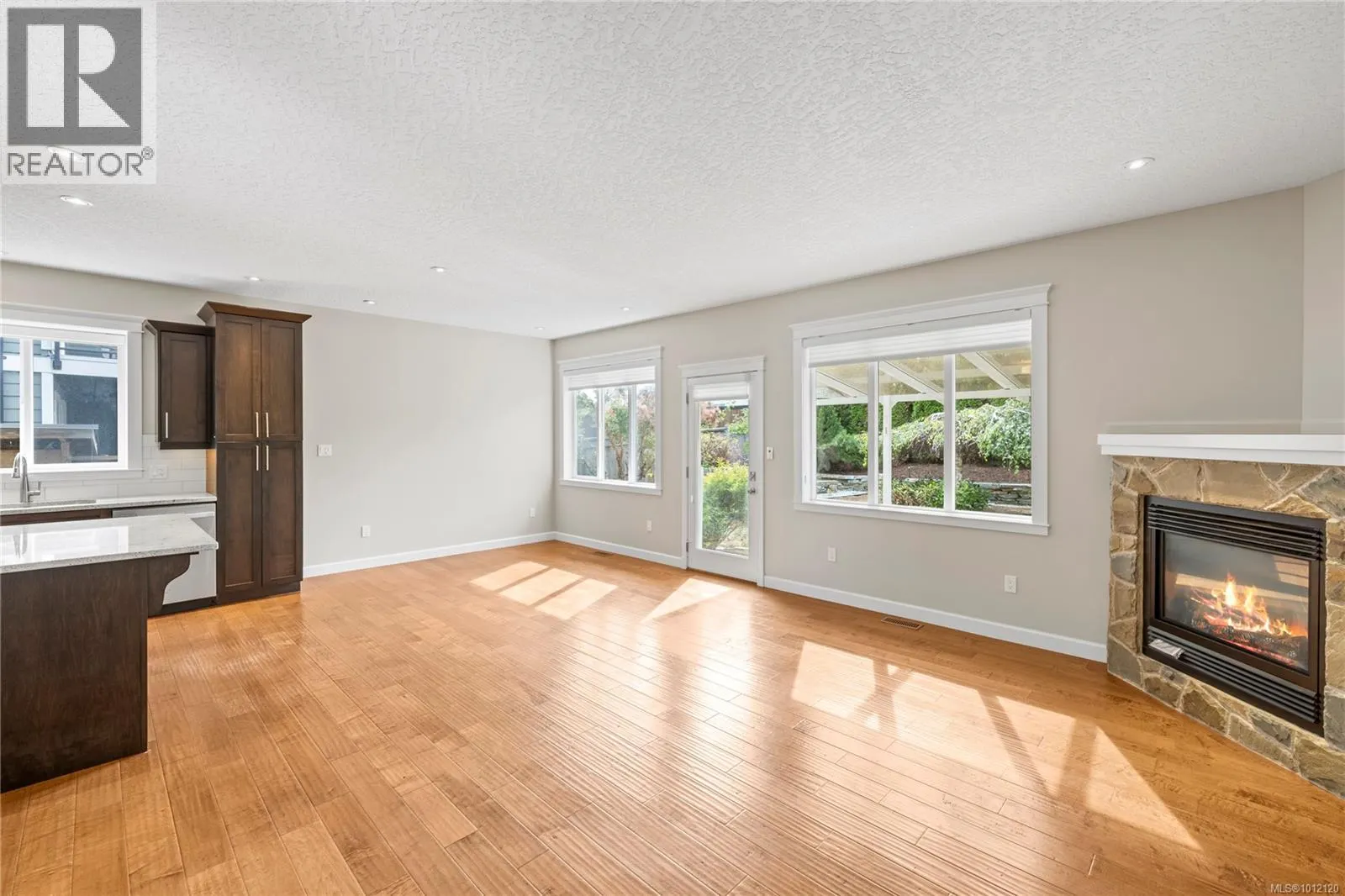 1892 Vee Rd