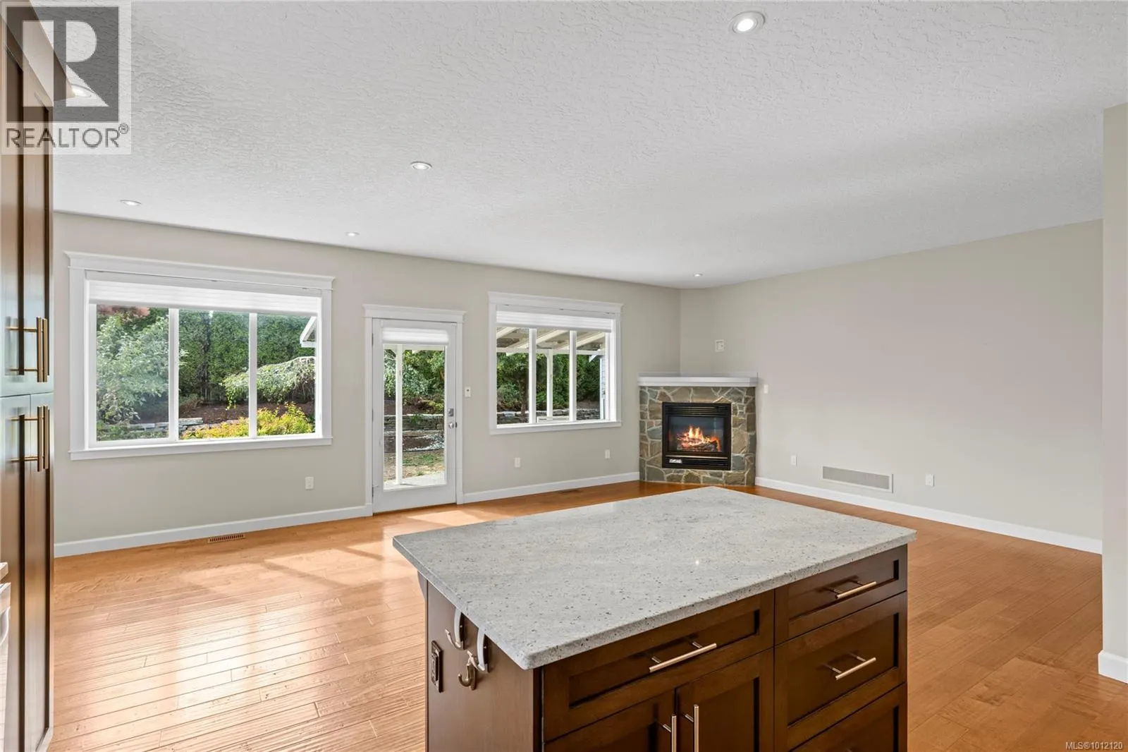 1892 Vee Rd