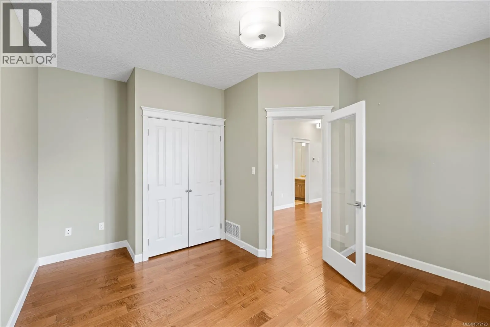 1892 Vee Rd