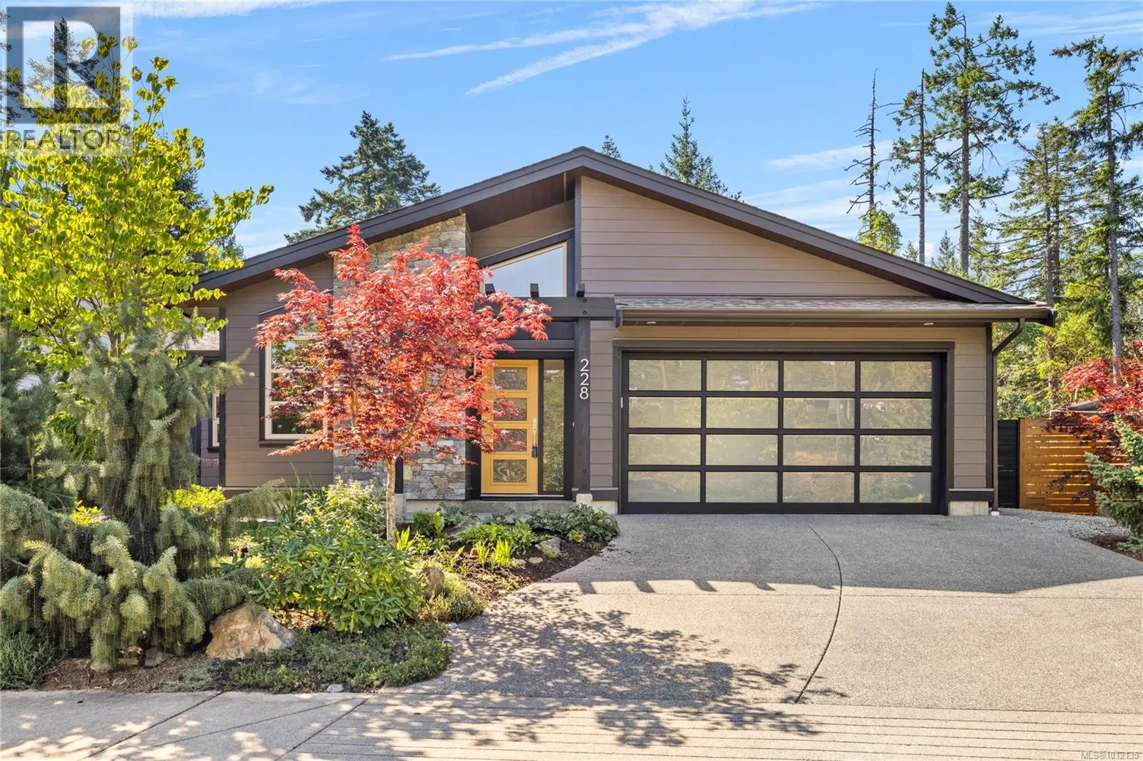 228 Crestline Terr