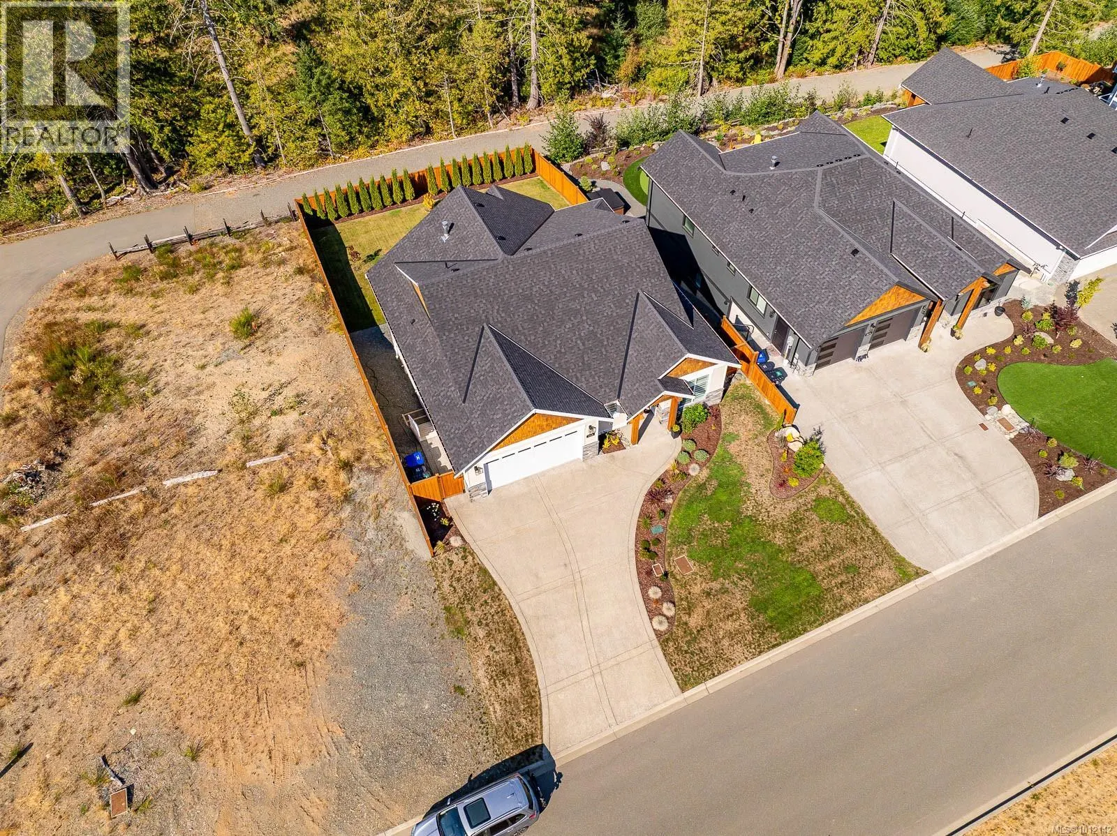 3248 Klanawa Cres