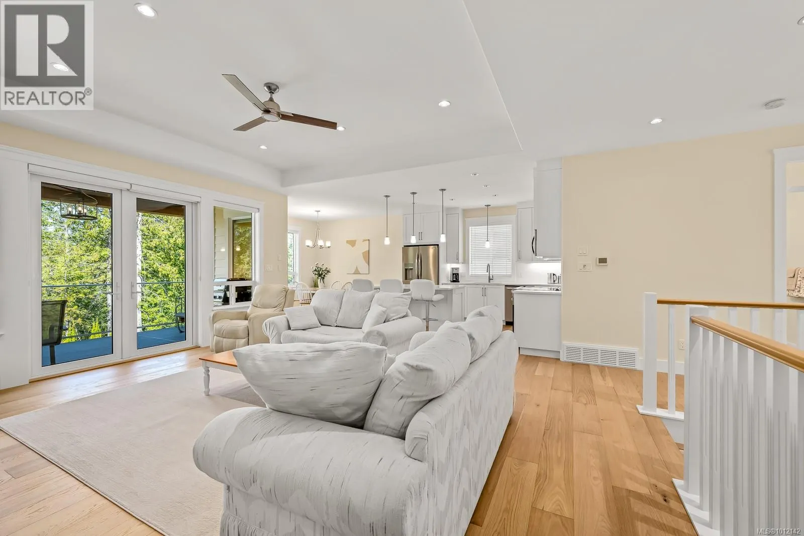 3248 Klanawa Cres