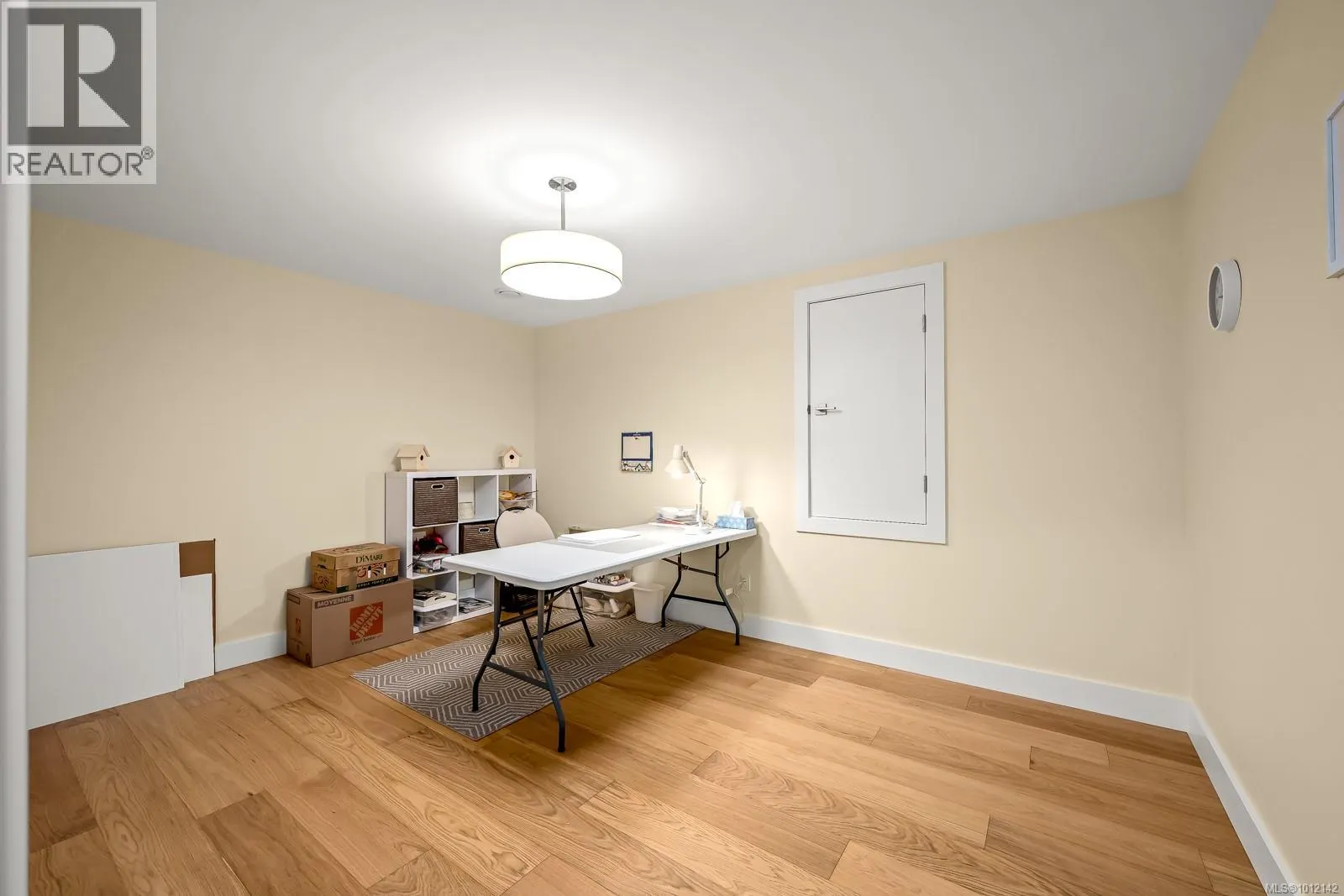 3248 Klanawa Cres