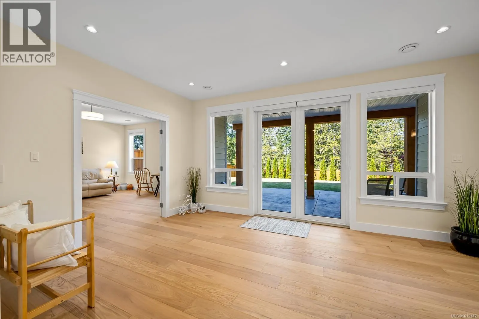 3248 Klanawa Cres