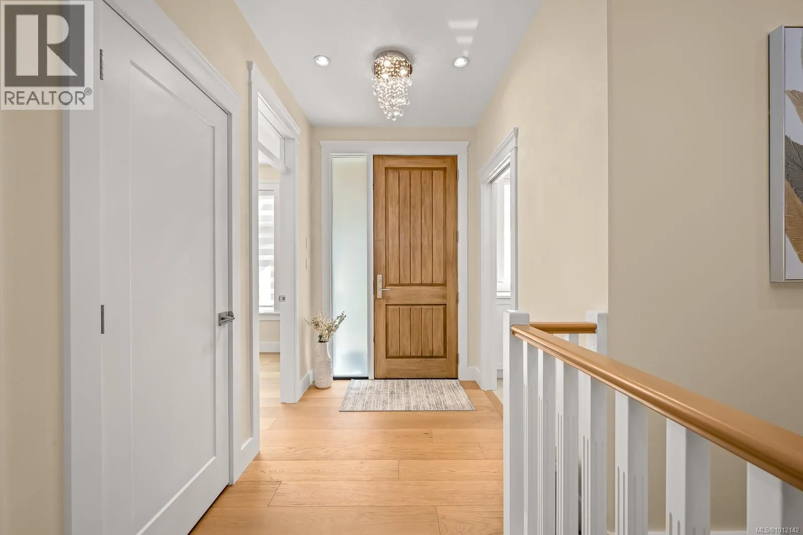 3248 Klanawa Cres