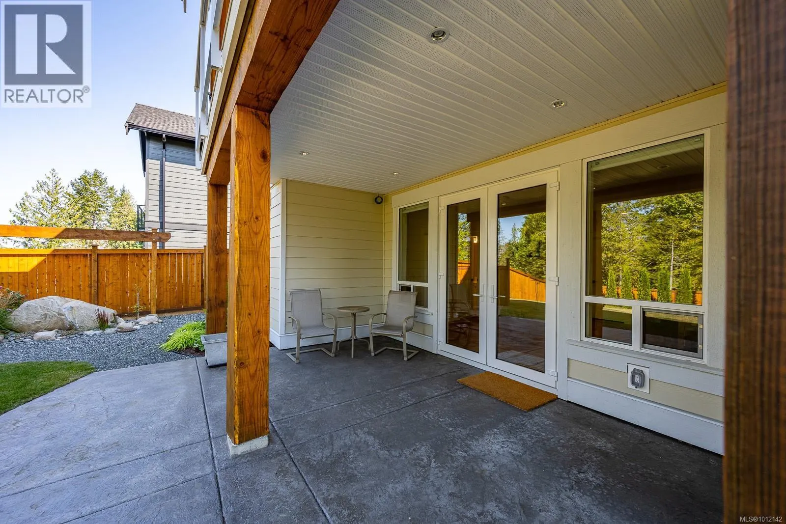 3248 Klanawa Cres