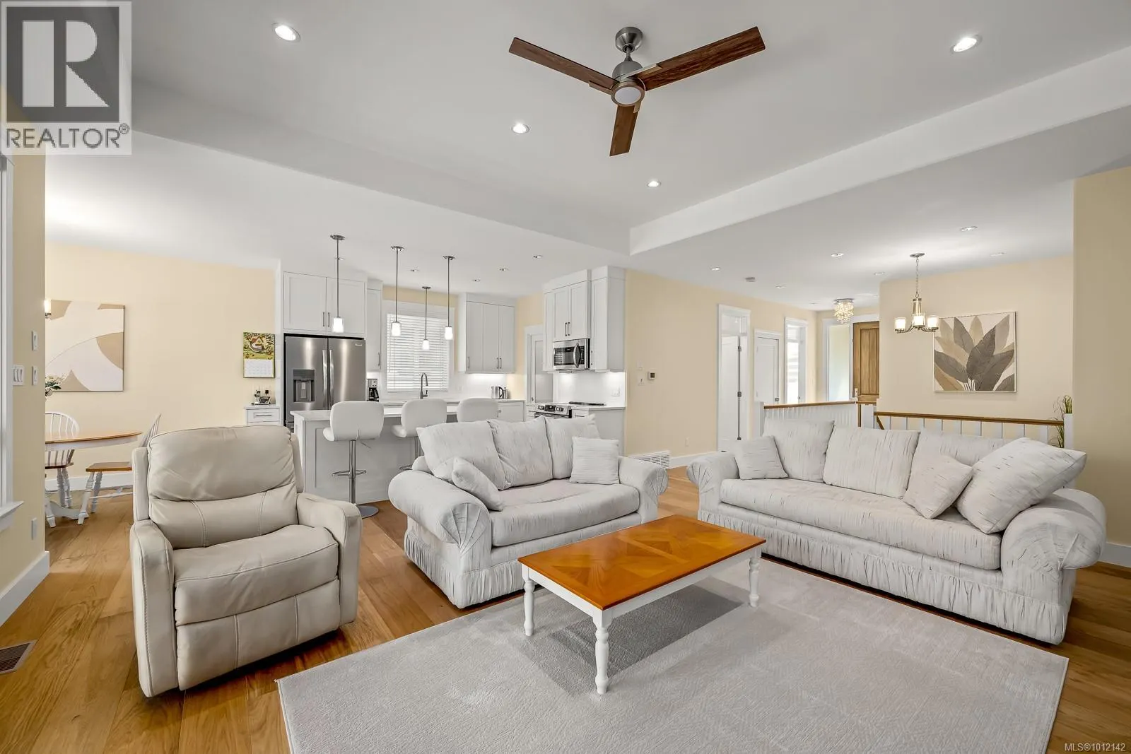 3248 Klanawa Cres