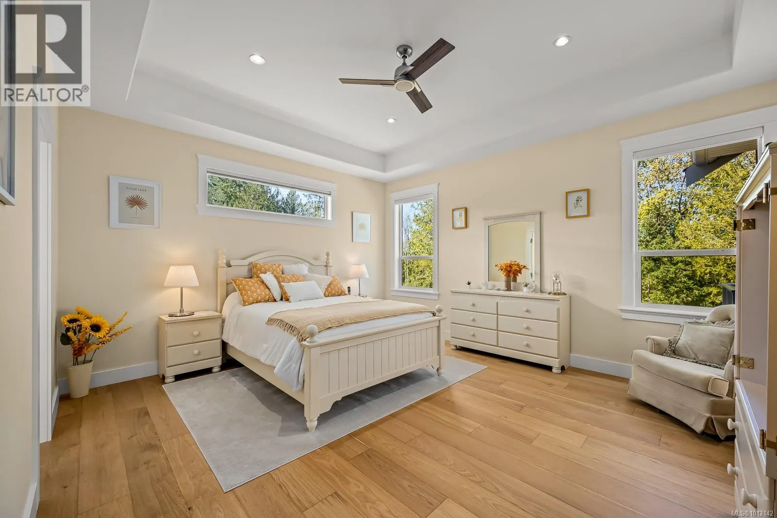 3248 Klanawa Cres