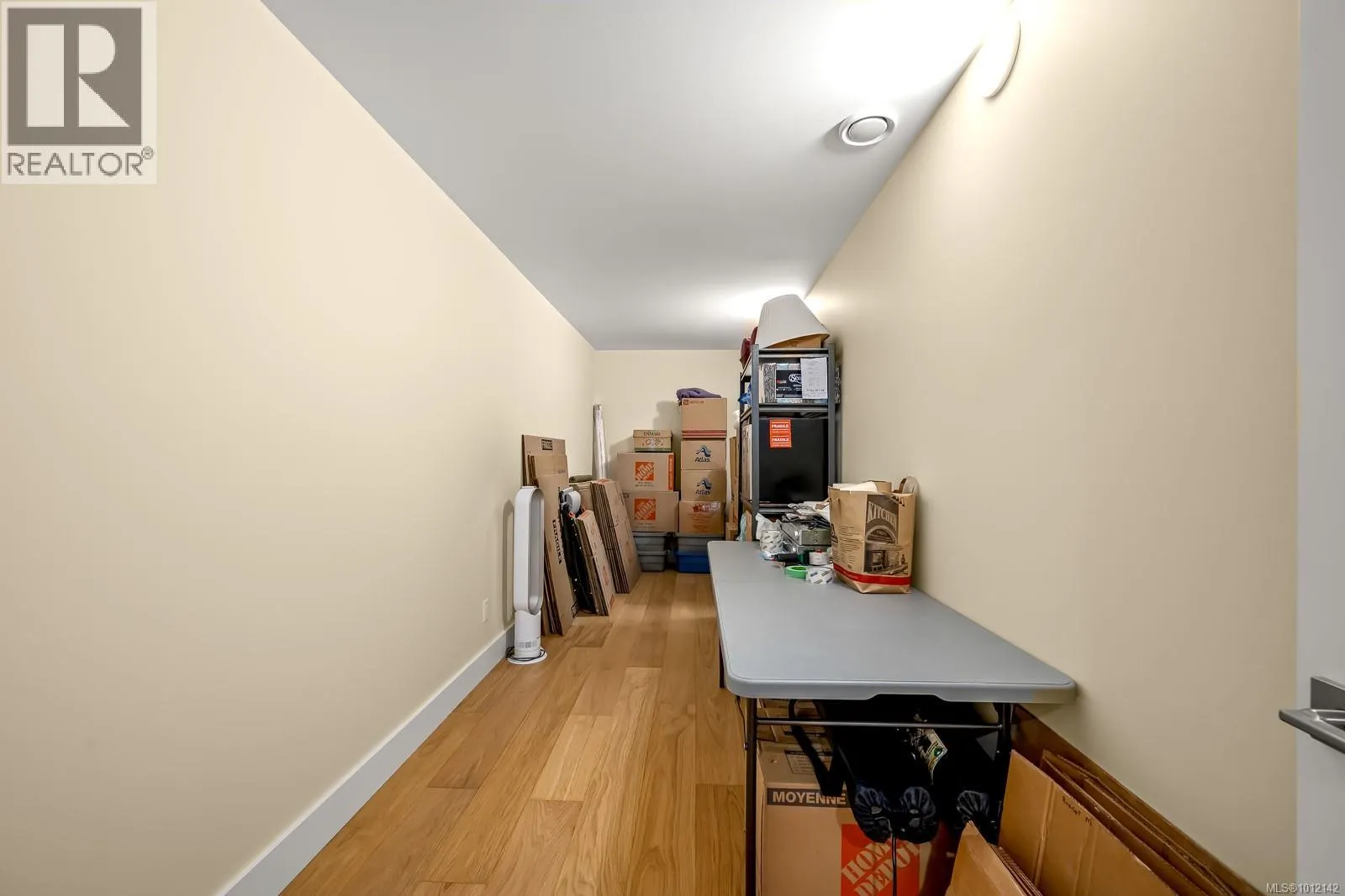 3248 Klanawa Cres