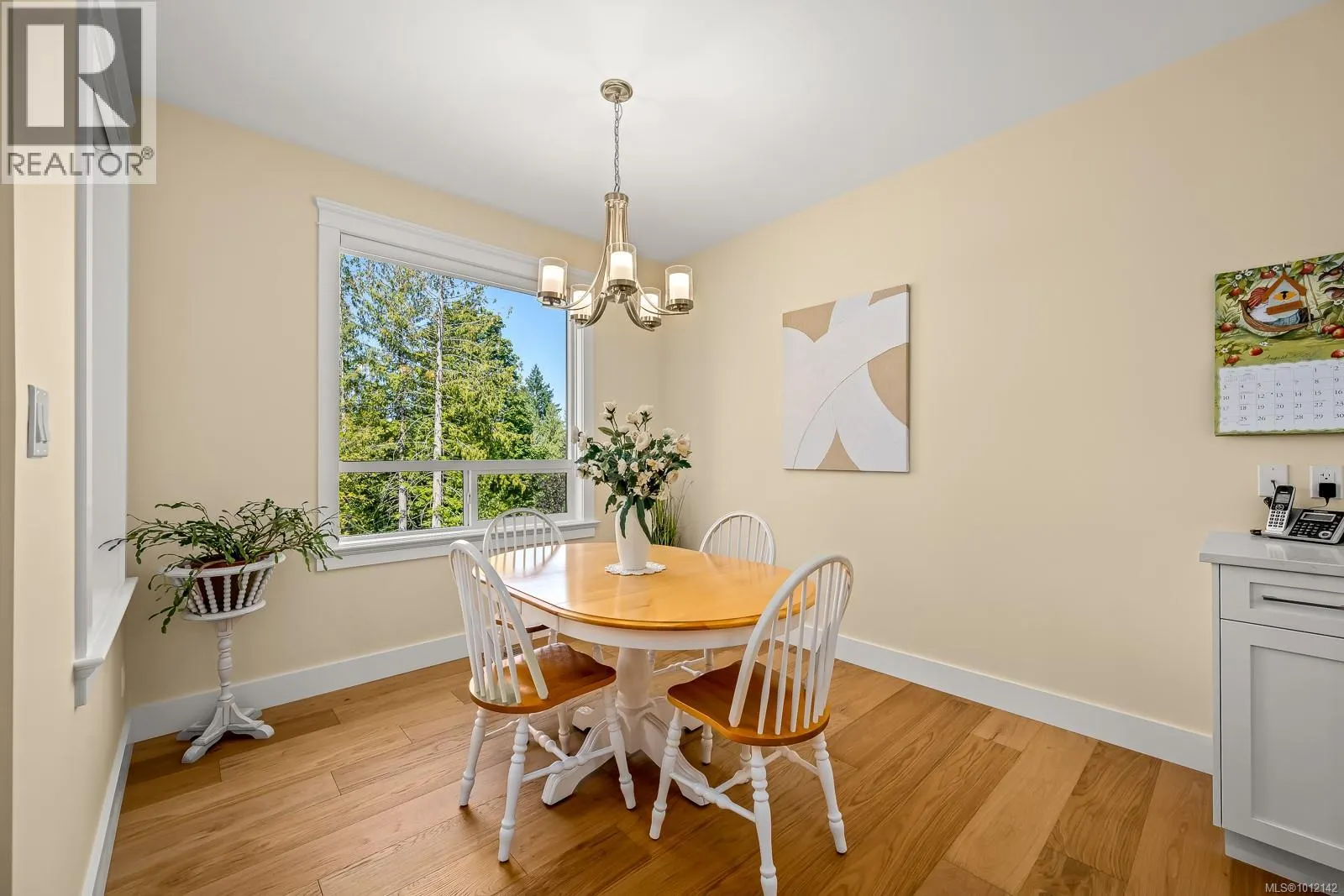 3248 Klanawa Cres