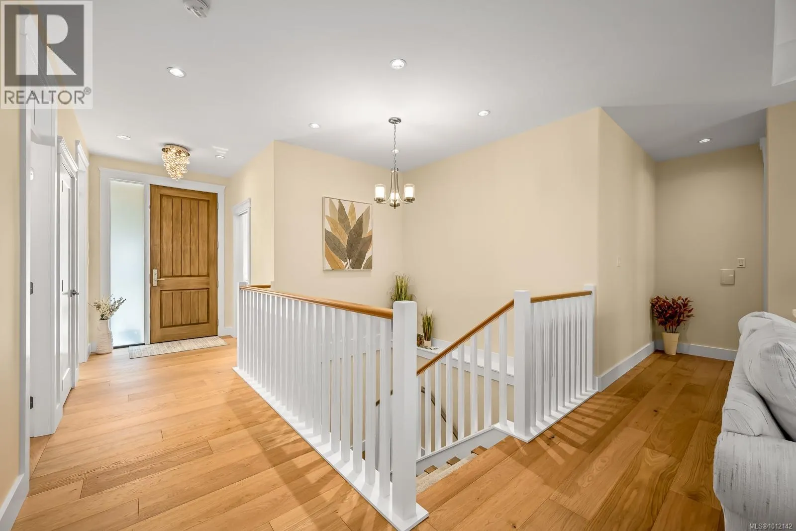 3248 Klanawa Cres