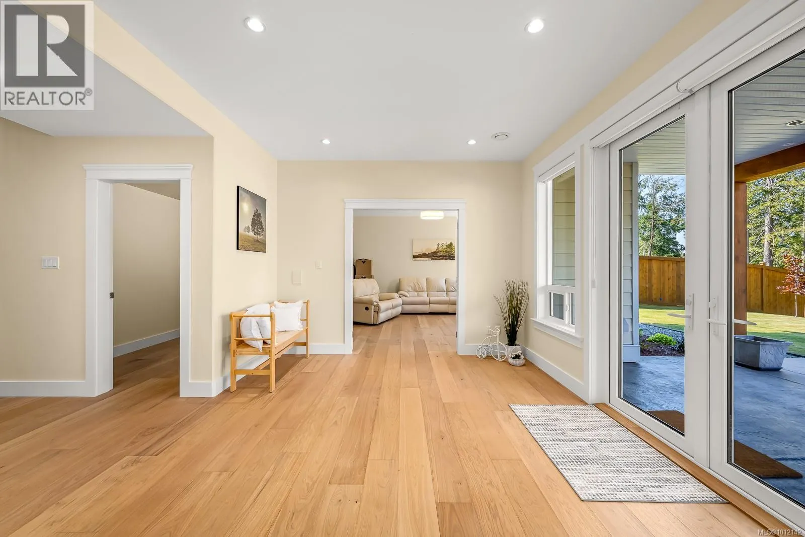 3248 Klanawa Cres