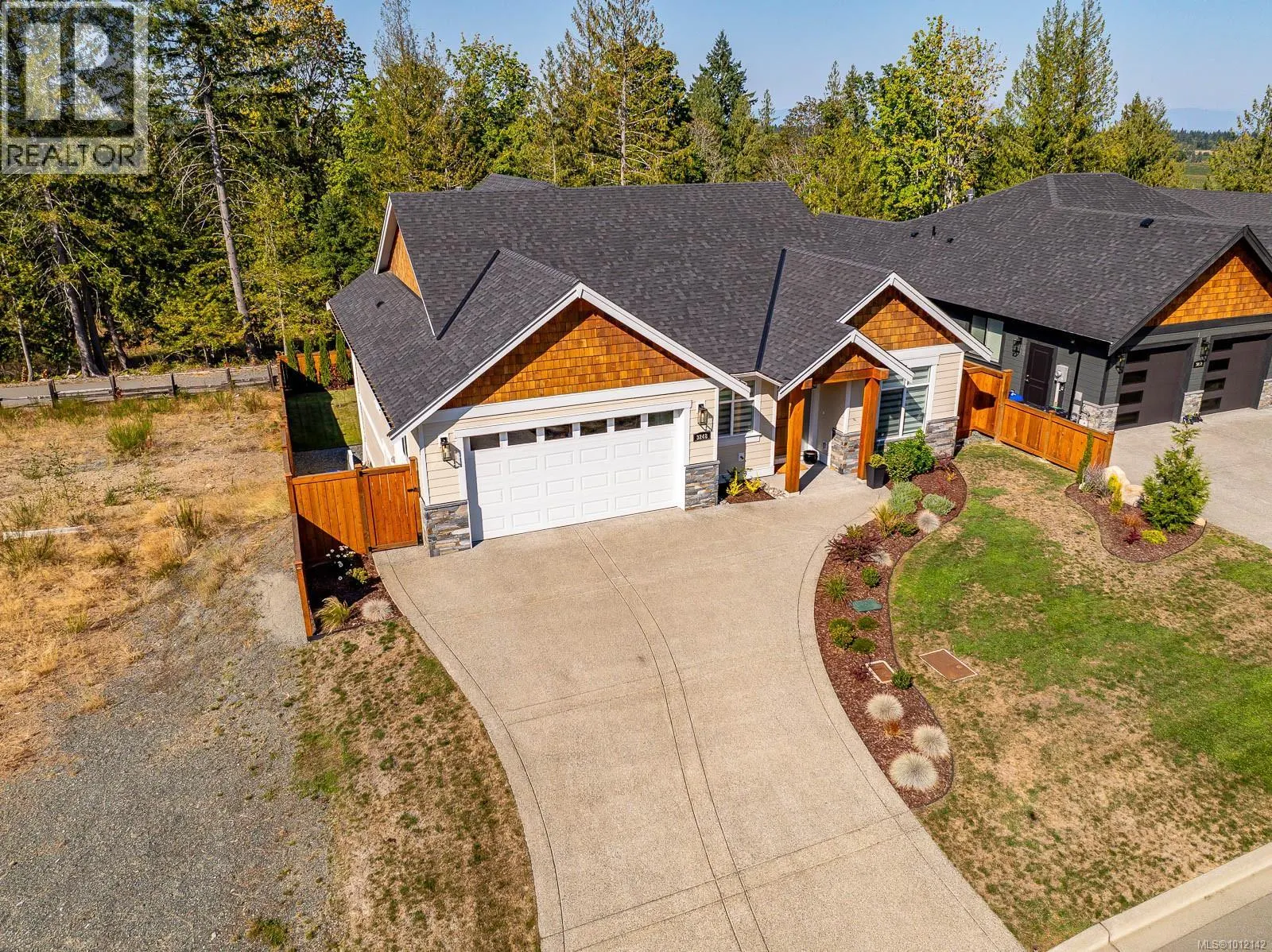 3248 Klanawa Cres