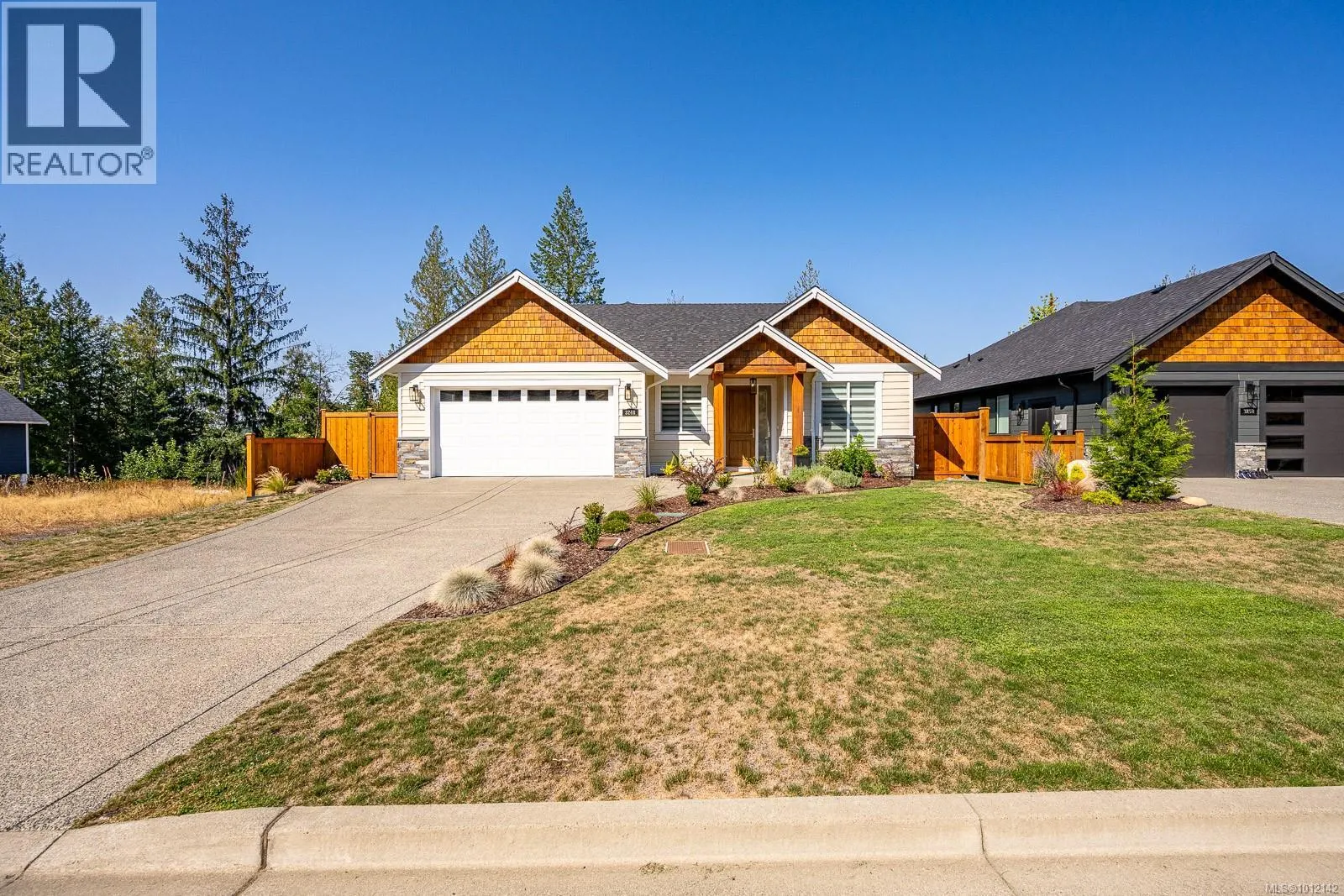 3248 Klanawa Cres
