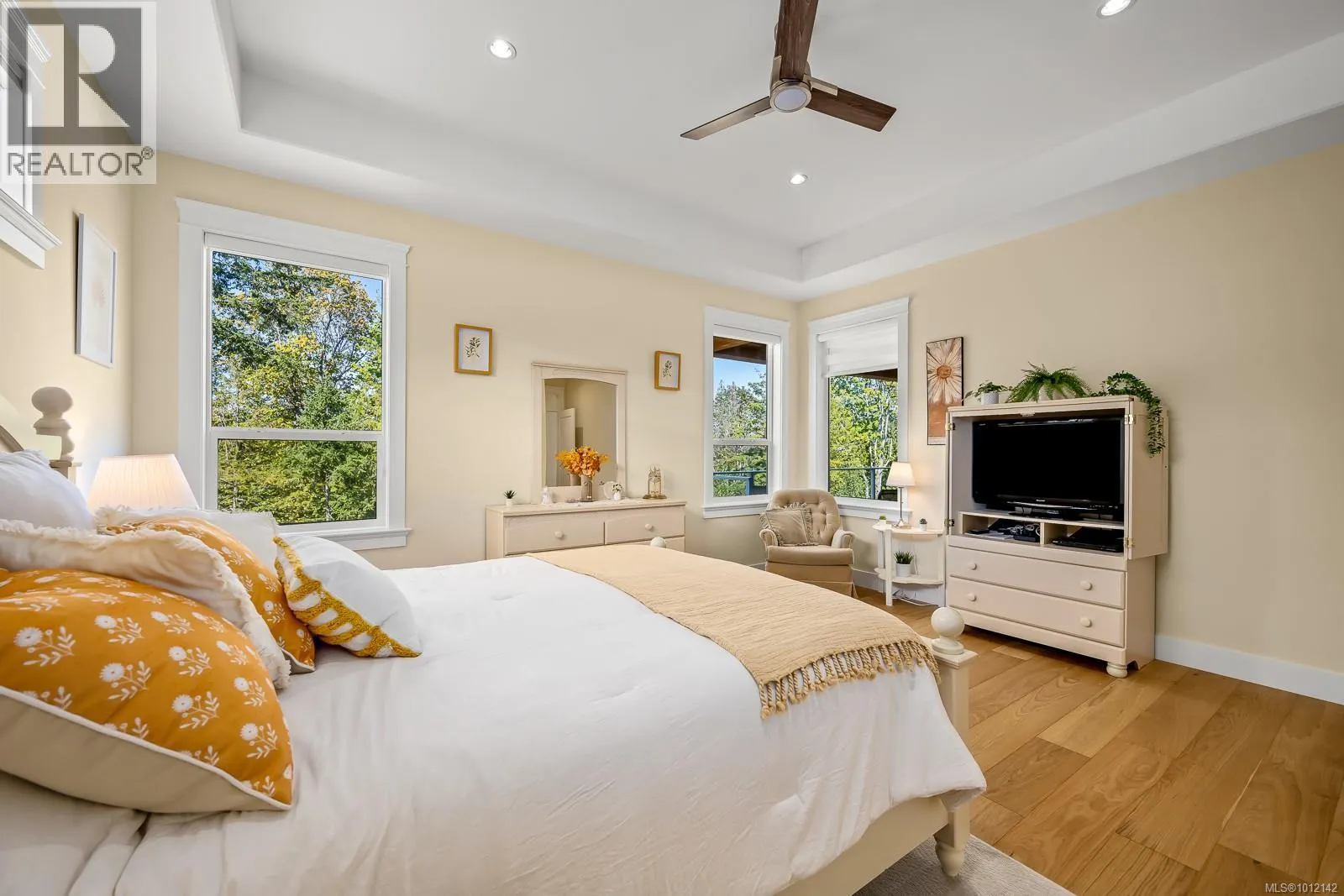 3248 Klanawa Cres