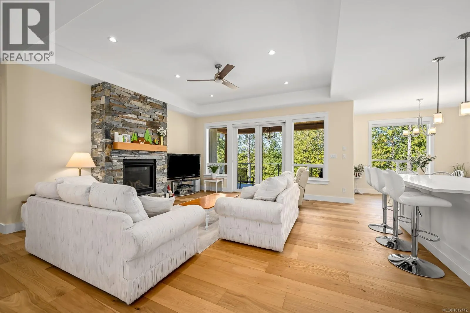 3248 Klanawa Cres